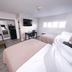 Queen Room Two Queen Beds Non-Smoking